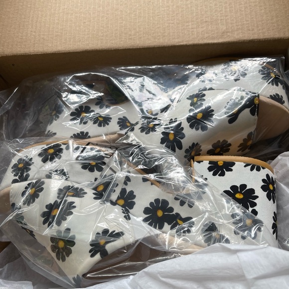 Anthropologie NWT Matisse Daisy Floral Platform Mules, sizes 8 & 10, comfy! - Picture 14 of 16